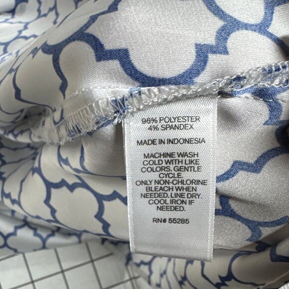 Express White Blue Geometric 1/4 Zip Front Short Sleeve Blouse Women XS - Picture 9 of 9